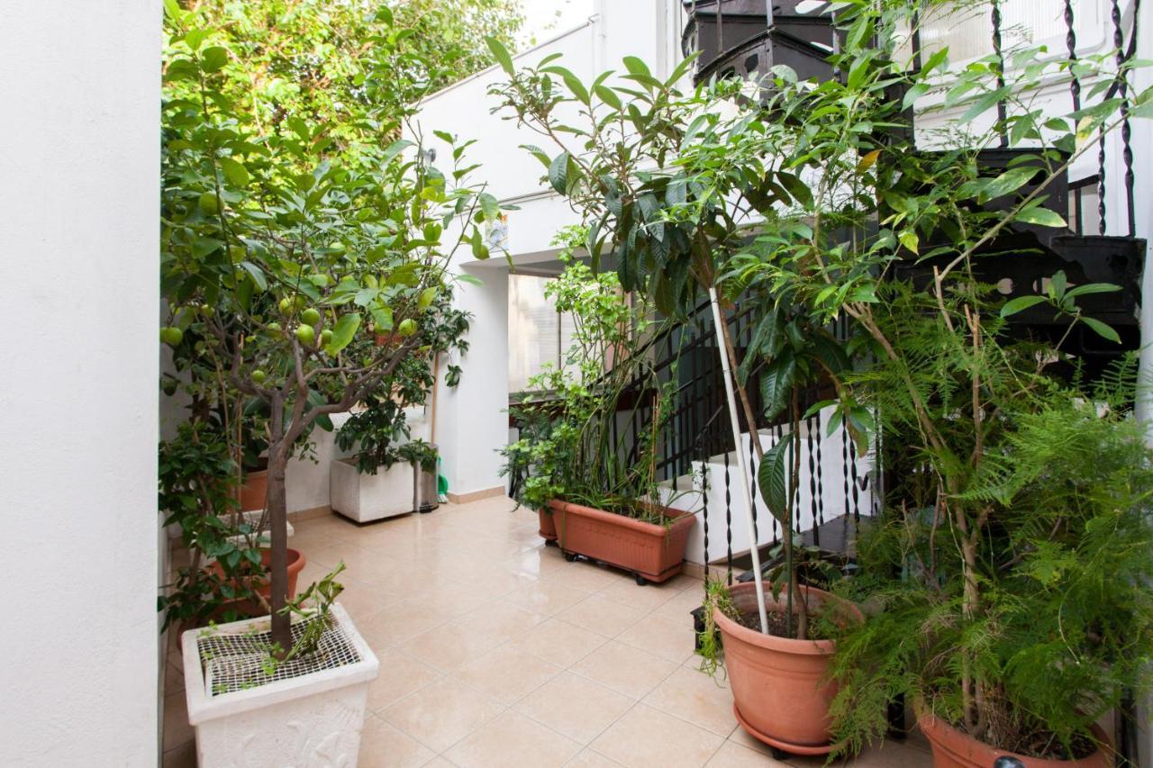 Psyri Neoclassical House With Yard Athens Exterior photo